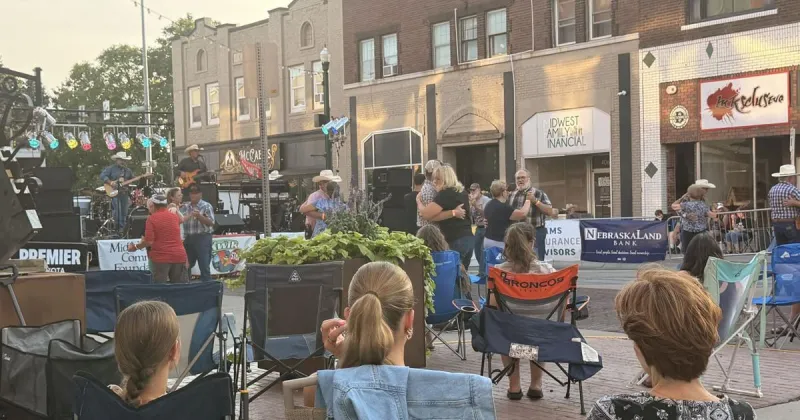 Canteen District comes alive at Music on the Bricks