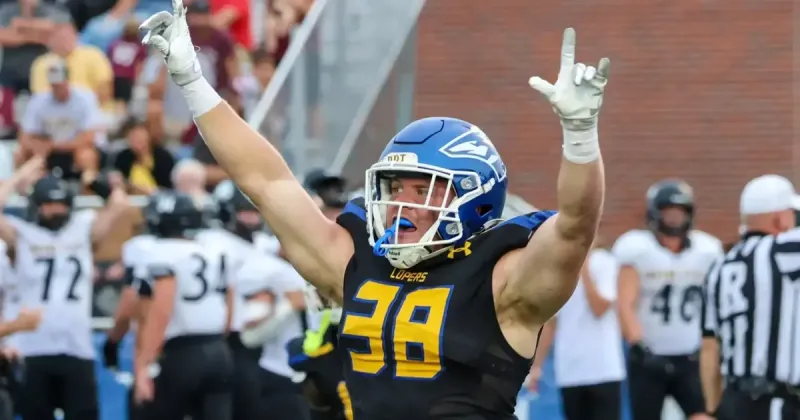 Lopers fall to Wayne State as time expires, 21-20