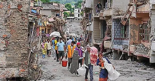 Flood survivors reach safe areas as families await news of nearly 3,000 missing