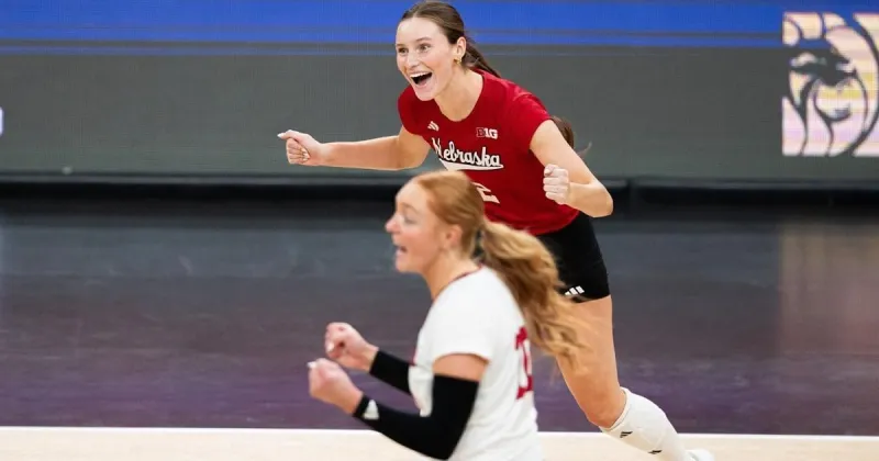 Just: With Tom Brady front and center, Nebraska volleyball puts on Las Vegas show