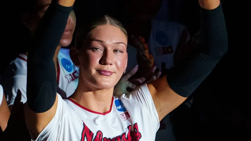Nebraska volleyball serves Texas off the court in commanding three-set sweep