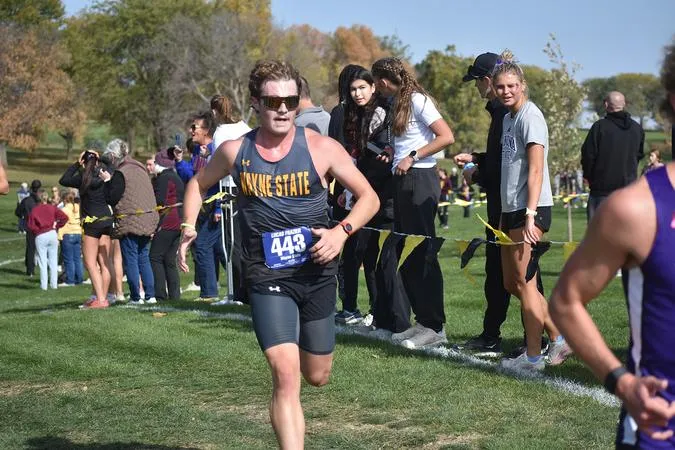 Frazier leads Wildcat men at Augustana Twilight Invitational
