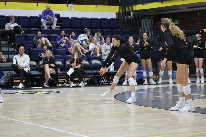 Double-double by Robles leads #2 Wildcats to third-place finish at Colorado Premier with 3-1 win over Lewis (Ill.)
