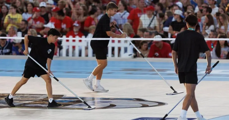 Court moisture, slipping causes multiple delays in Nebraska volleyball's Wrigley Field match