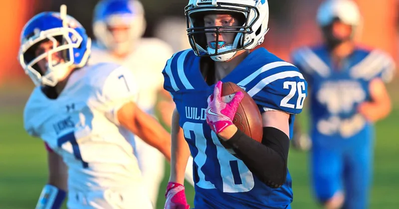 In Harrisburg, a small roster draws a big crowd for Banner County football
