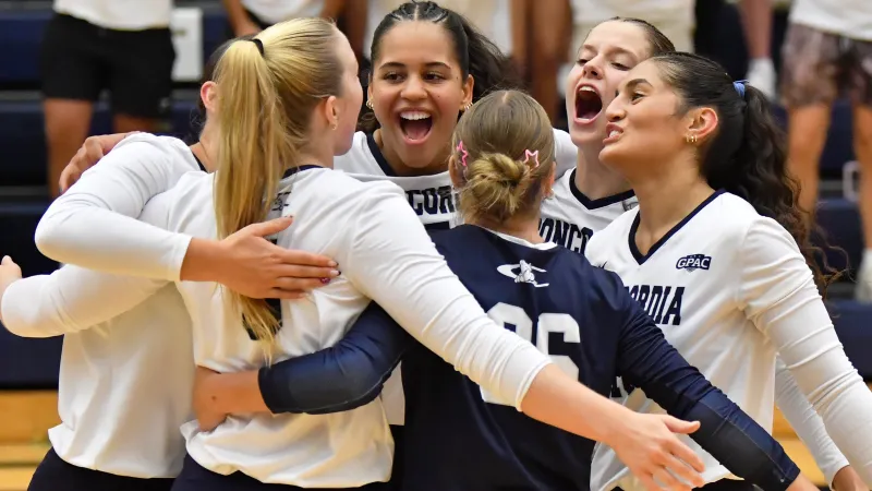 Bulldogs suffocate Midland in GPAC opening rivalry collision