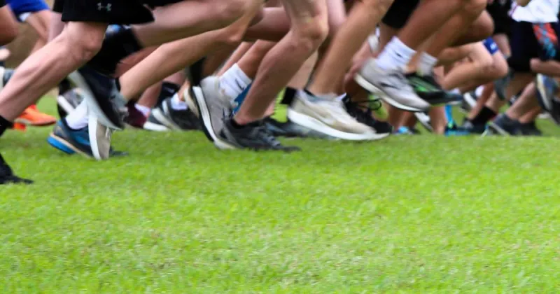 Kearney girls take team win, Helgoth finishes second in boys race