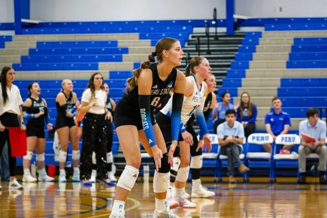 Volleyball Opens Conference Play In Sweeping Fashion