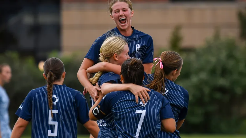 Dawgs eat up Defenders in GPAC premiere