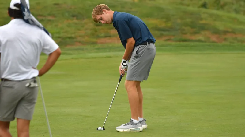 Krabbenhoft tops ninth-place Bulldogs at Bent Tree Intercollegiate