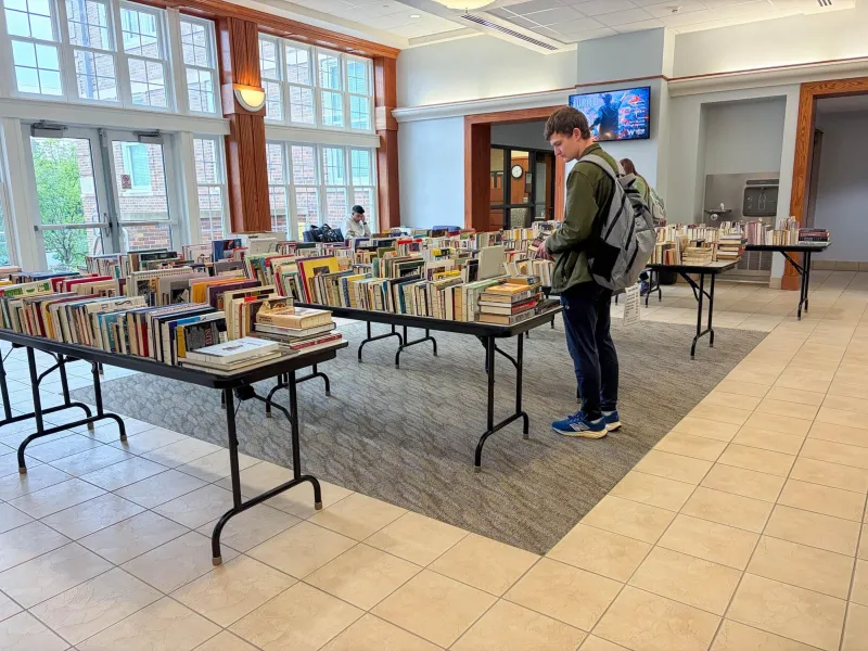 Headline: Social Sciences honor society hosts book and bake sale