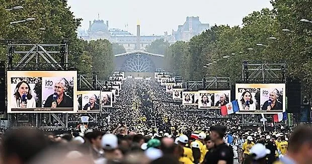 Pope Leo XIV fills Paris with 700,000-strong crowd, fervor at giant outdoor Mass