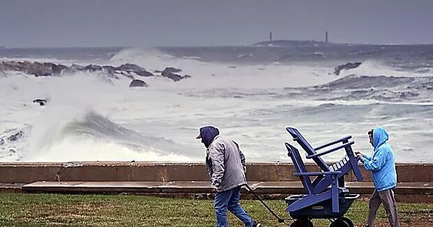Roads flood in New Jersey, inundate some homes, as major signs of nor'easter take shape