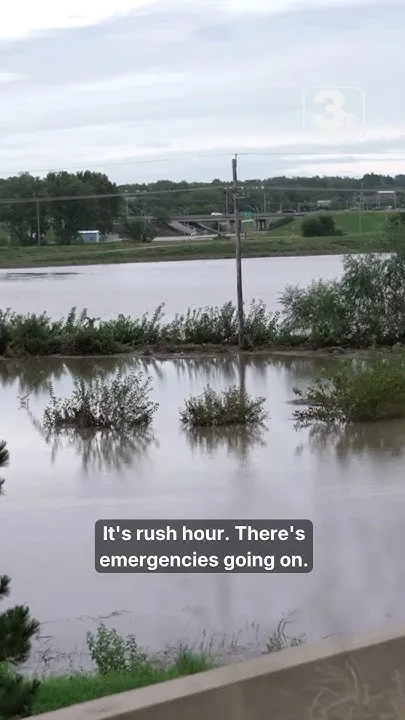 Flooding blocks hospital entrance (Video)