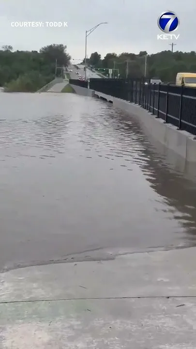 Omaha flooding: Lake Zorinsky pedestrian underpass (Video)