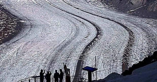 Swiss glaciers lose over 5% of ice volume in 2026 as heat waves