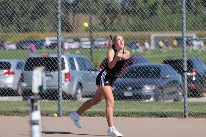 Engelsman, Marsh Earn Singles Wins in 5-2 Loss at Wartburg