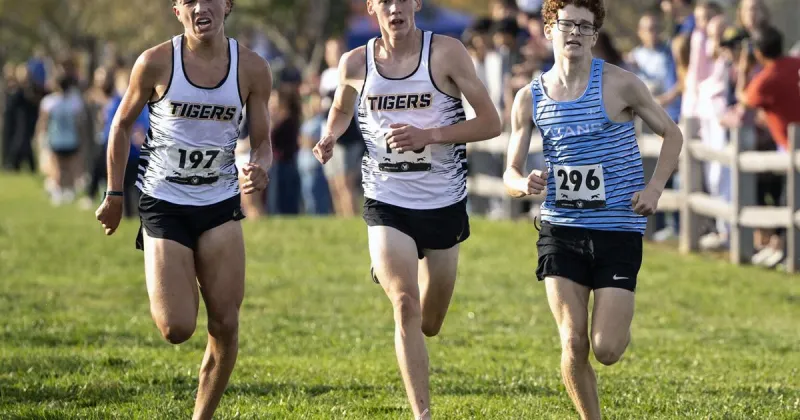 Tag team Soto, Semrad earn Top 5 finishes at Metro meet