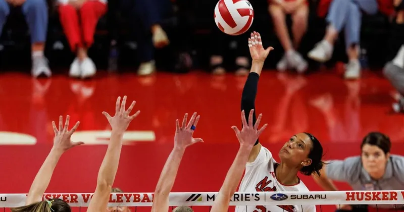 Saturday night showdown: It's No. 1 Nebraska volleyball vs. No. 7 Wisconsin