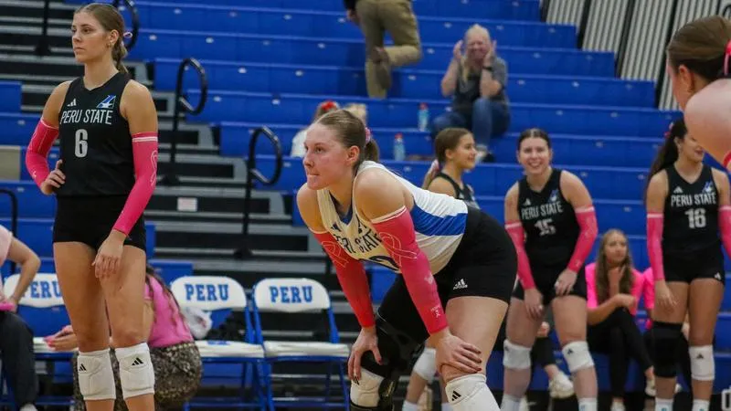 Strong Fifth Set Powers Volleyball Past Saint Ambrose