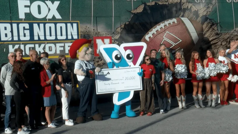 FOX Big Noon Kickoff Bus rallies Huskers fans all week around Lincoln