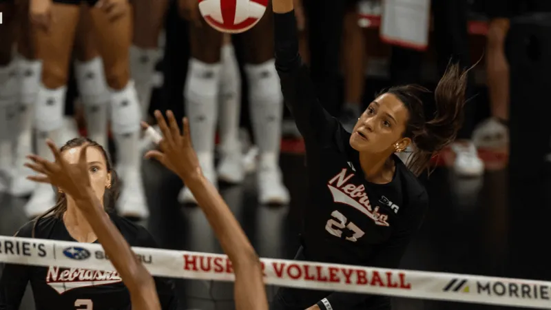 Murray, No. 1 Huskers Dominate No. 7 Badgers