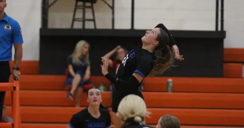 Hershey volleyball sweeps St. Pat's at Maxwell/Hershey/St. Pat's Triangular