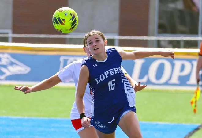 'Cats Nip the Lopers with Late Goal, 2-1