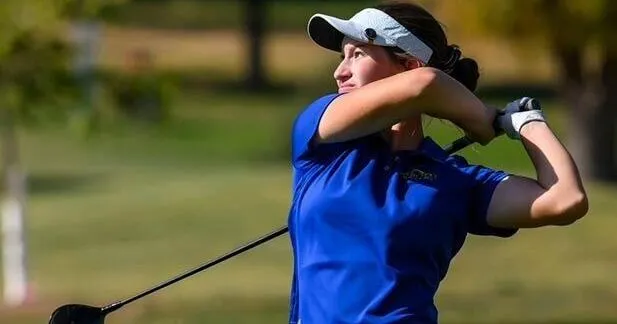 A sizzling start puts Daleni Knust atop the Class C state golf leaderboard