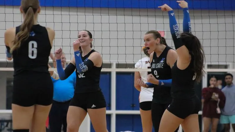 Volleyball Downs Mount Mercy In Five-Set Battle