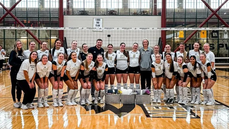 Volleyball Sweeps Loras on Senior Day