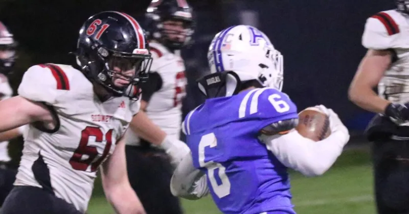 Sidney football stays unbeaten with hard-fought road win over Alliance