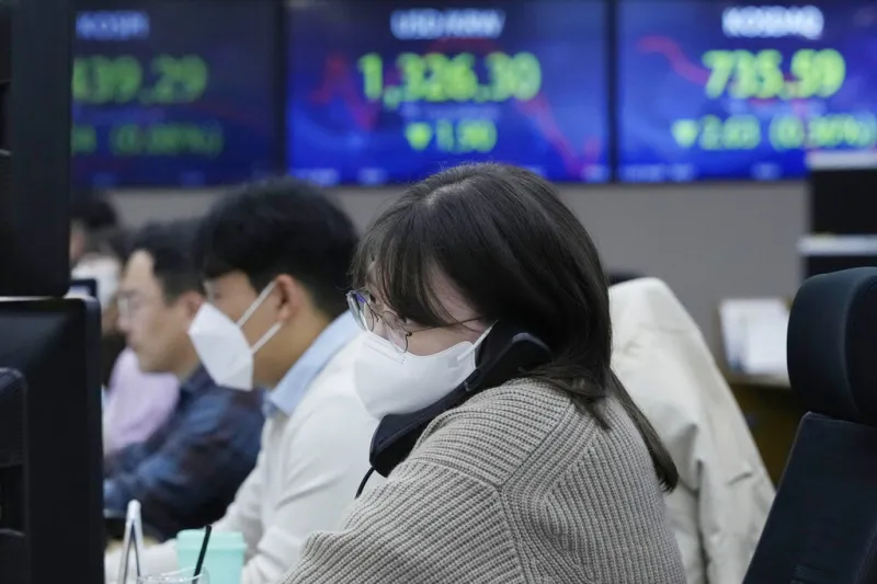 Global shares mixed as investors eye China virus crisis
