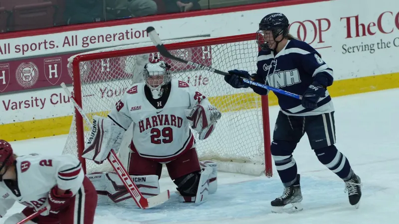 Harnett Stops 29 Shots in 1-0 Loss at Harvard