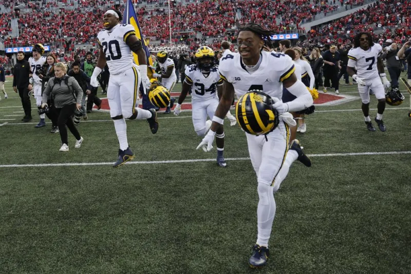 College Football: Michigan stuns OSU; USC tops Notre Dame