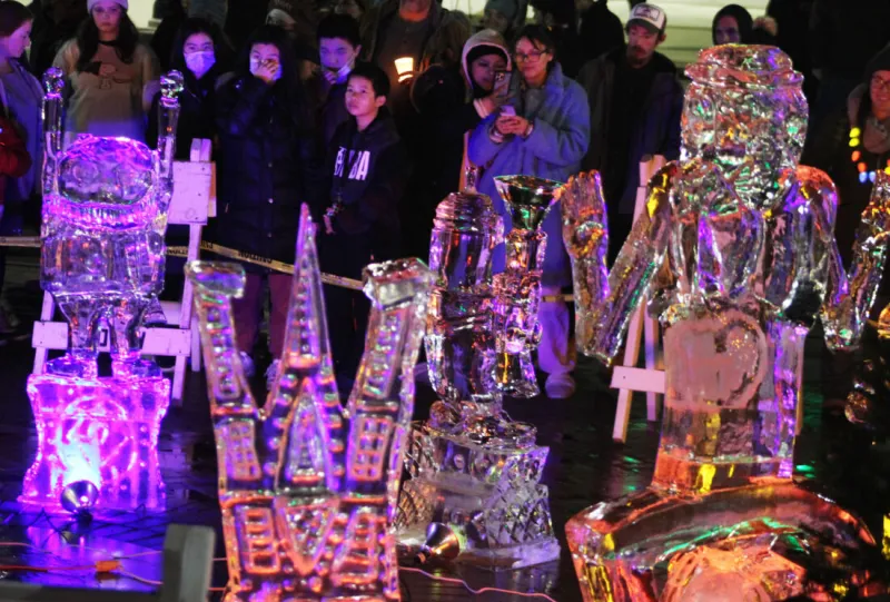 City's beloved stroll returns with a flourish; ideal weather helps fill downtown to the brim