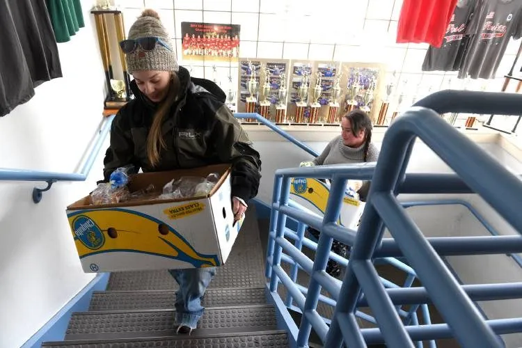 Jim Kenyon: 'Weird trunk ladies' keep veterans fed after nonprofit retreats