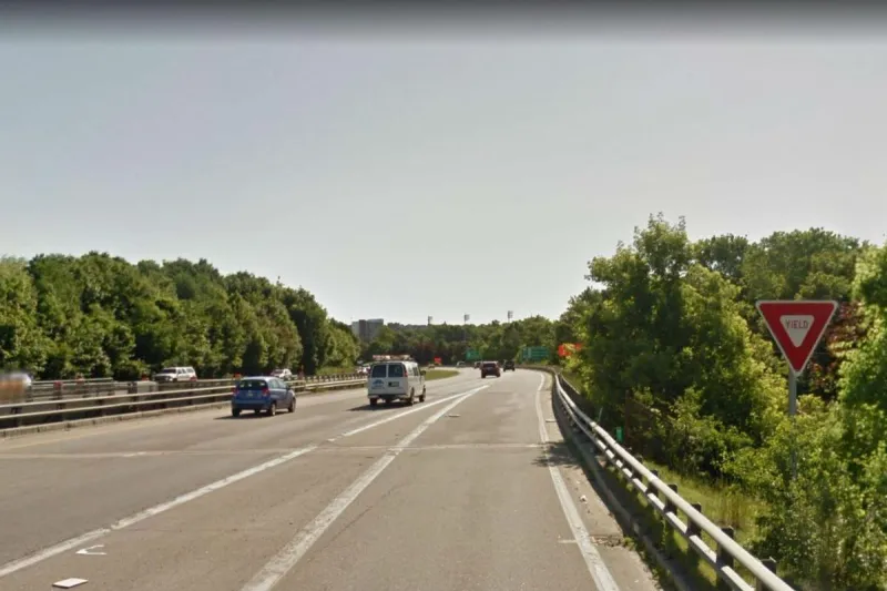 A Friendly Reminder of Who Has the Right of Way at Highway On Ramps