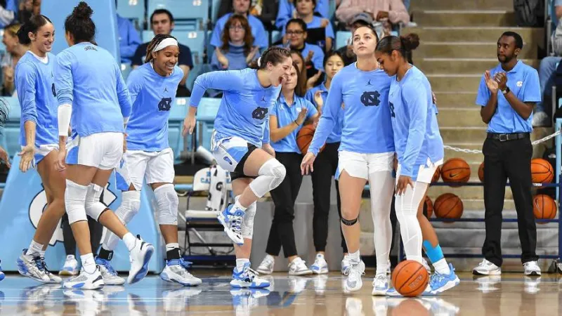 Women's basketball: Hodgson leading streaking UNC