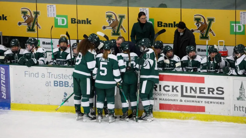 Women's Hockey falls to No. 13 Vermont on the Road