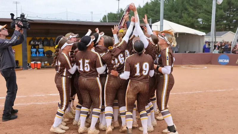 Rowan Softball shuts out Colby, punches ticket to fourth straight Softball Championship