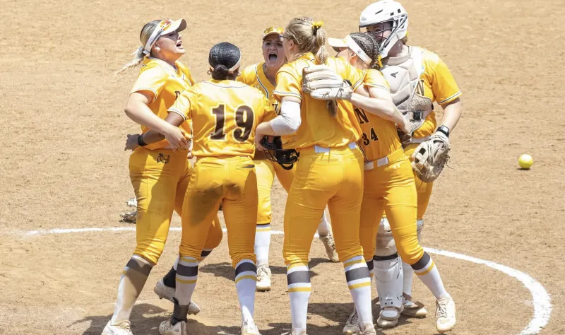 Rowan Softball shocks undefeated Virginia Wesleyan in NCAA Softball Championship opener