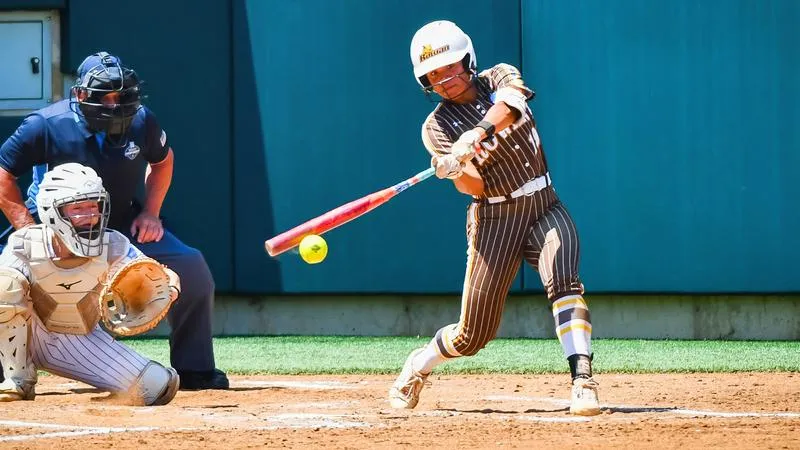 #16 Softball Suffers 10-2 Defeat to #2 Redlands on Second Day of NCAA Division III World Series