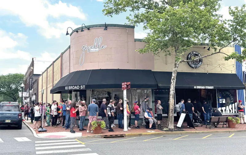Fans Pack Comics Store for Kevin Smith and Marvel Debut of 'Jay and Silent Bob'
