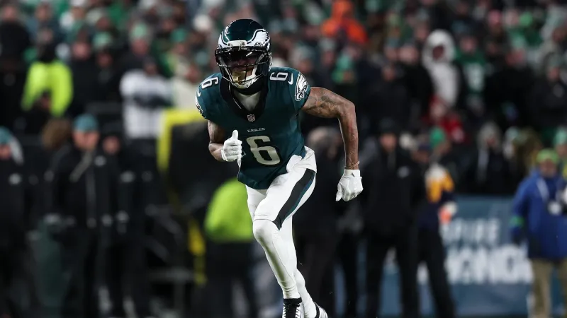 Eagles' DeVonta Smith marries childhood sweetheart at Disney World