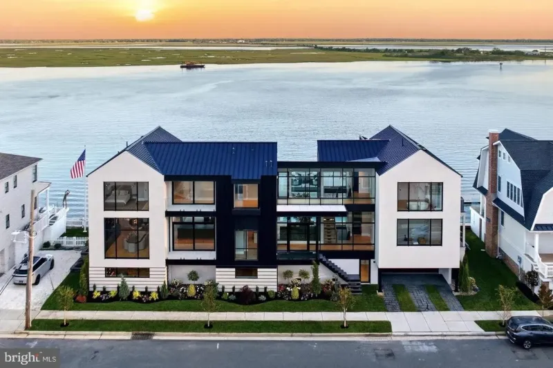 Inside a Newly Built $17.85 Million Bayfront Mansion in Margate