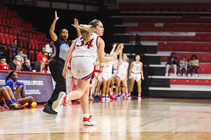 NJIT Alumna Alejandra Zuniga Signs Professional Basketball Contract with Unicaja Mijas