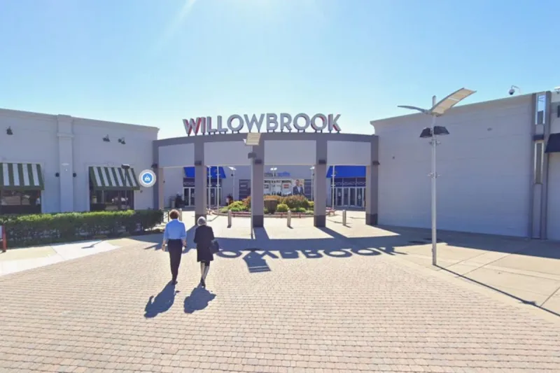 This New Jersey mall's new paid parking sparks shopper backlash
