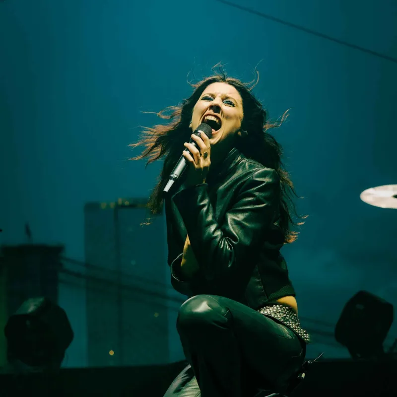 Wolf Alice Bring Electrifying Sold Out Performance To Pier 17