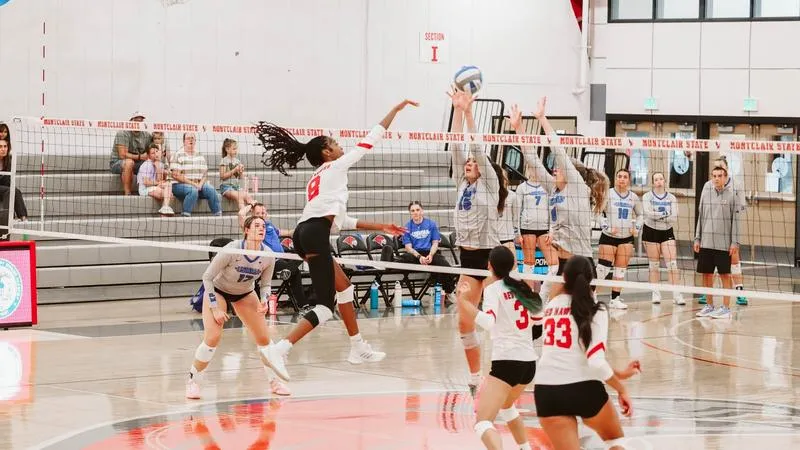 Volleyball Opens 2026 with Sweep of Manhattanville